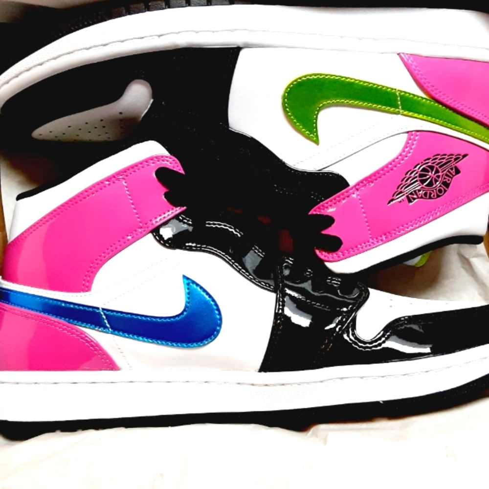 Air Jordan Mid SE Sneakers